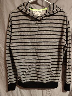 This Jo & Company pullover is a versatile, casual piece